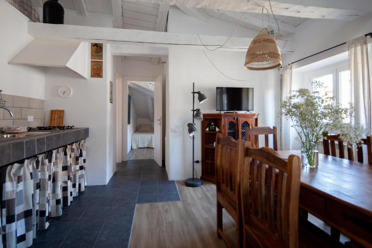 Serravallo'S Apartments Big Триест Экстерьер фото