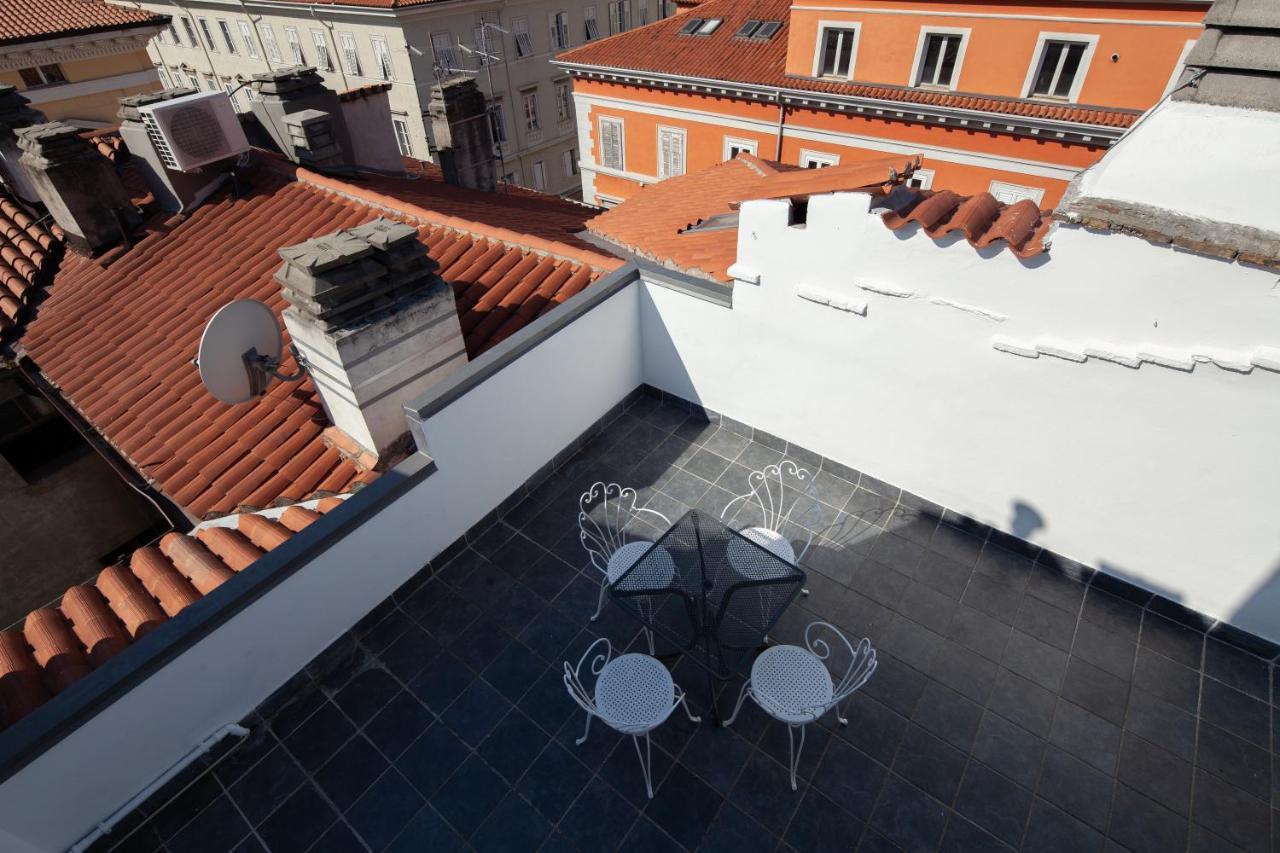 Serravallo'S Apartments Big Триест Экстерьер фото